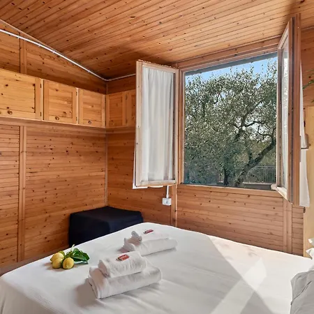 مكان تخييم Glamping Degli Ulivi فرامورا